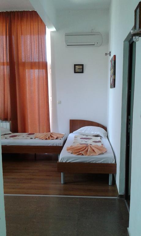 Zora Guest House Primorsko Chambre photo