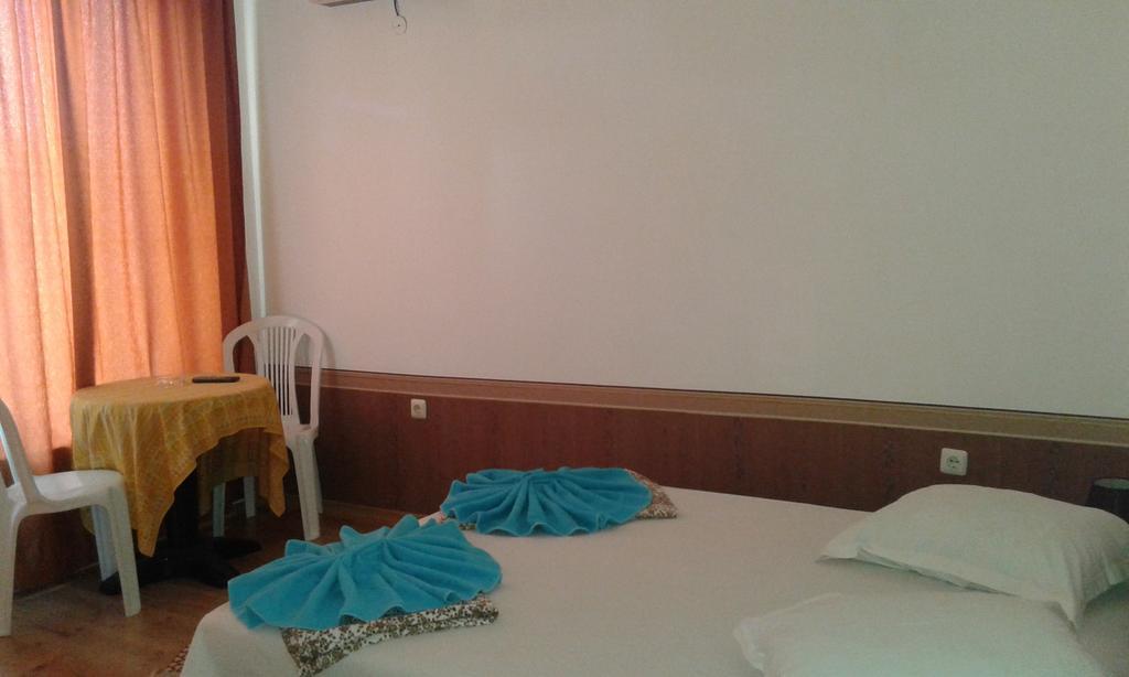 Zora Guest House Primorsko Chambre photo