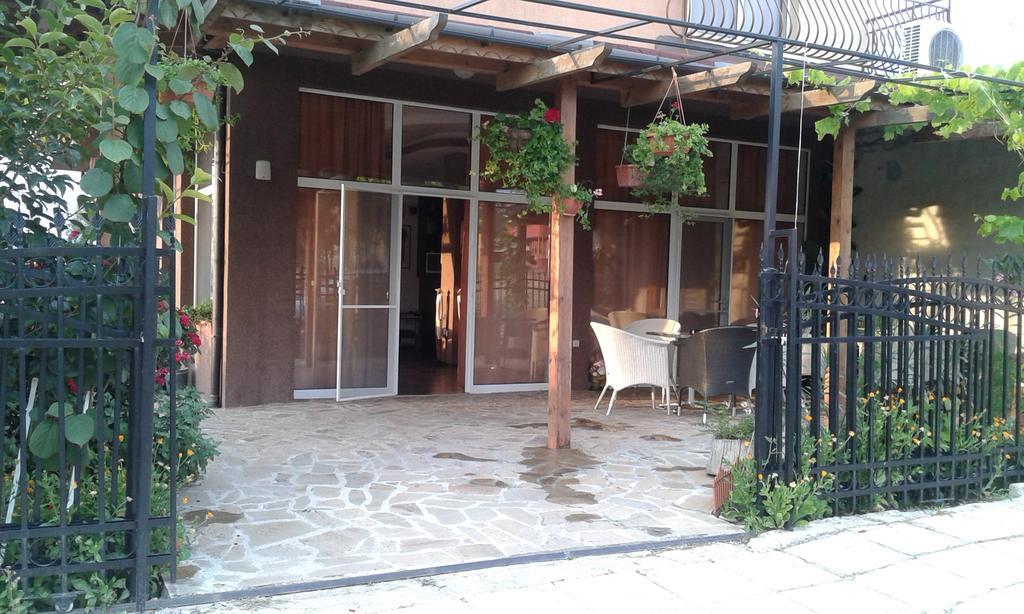 Zora Guest House Primorsko Extérieur photo