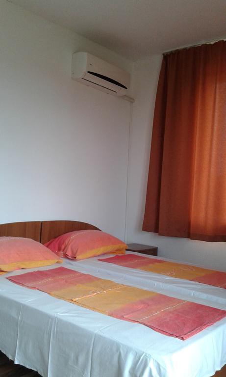 Zora Guest House Primorsko Chambre photo