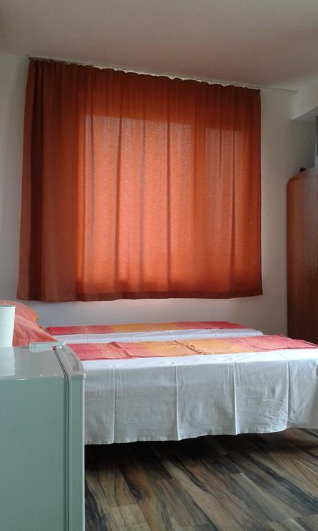Zora Guest House Primorsko Chambre photo
