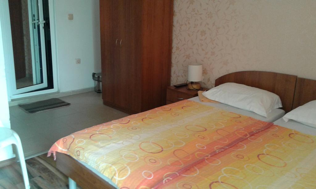 Zora Guest House Primorsko Chambre photo