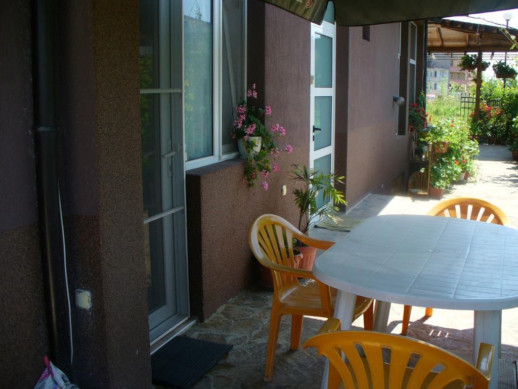 Zora Guest House Primorsko Chambre photo