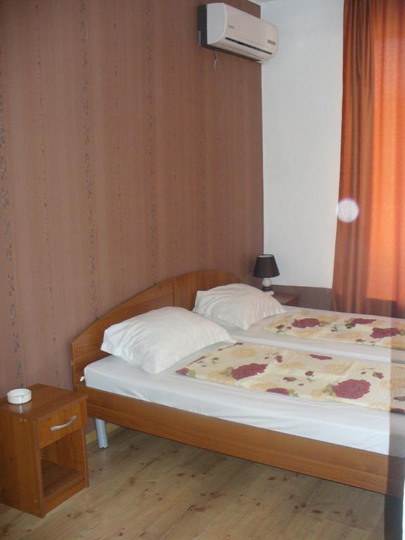 Zora Guest House Primorsko Extérieur photo